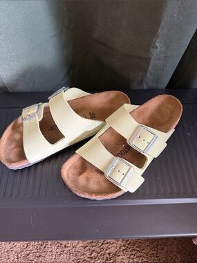 BIRKENSTOCK FADED LIME ARIZONA SANDALS SIZE 8 WOMENS WORN ONCE IN HOUSE